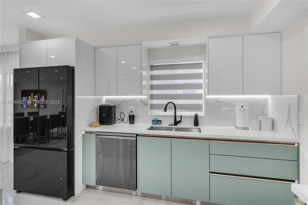 待售: $1,535,000 (3 贝兹, 2 浴室, 2252 平方英尺)