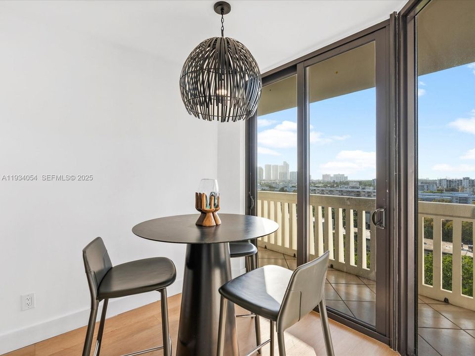 For Sale: $725,000 (2 beds, 2 baths, 1564 Square Feet)