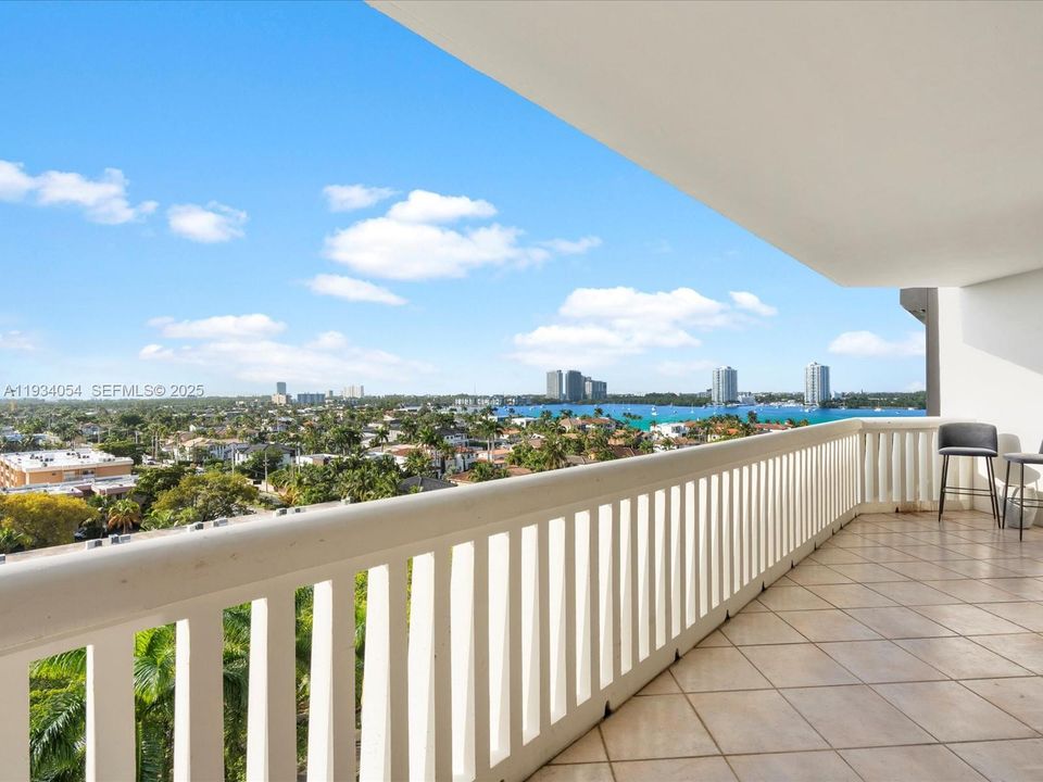 For Sale: $725,000 (2 beds, 2 baths, 1564 Square Feet)