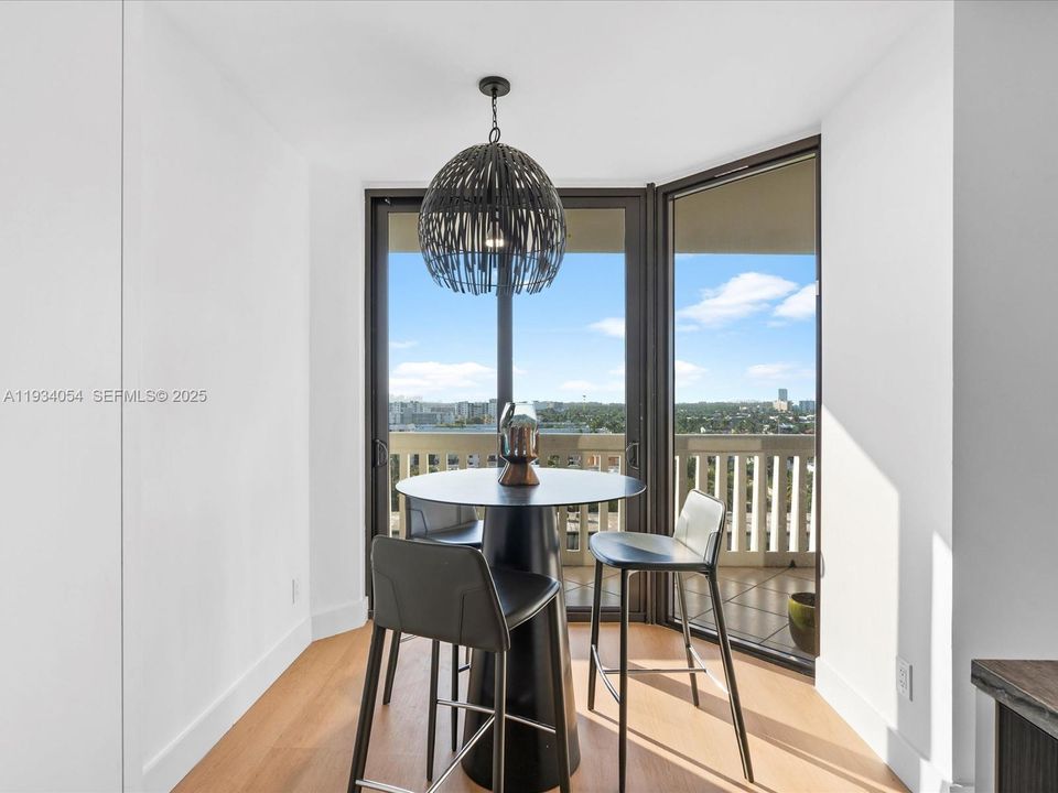 For Sale: $725,000 (2 beds, 2 baths, 1564 Square Feet)