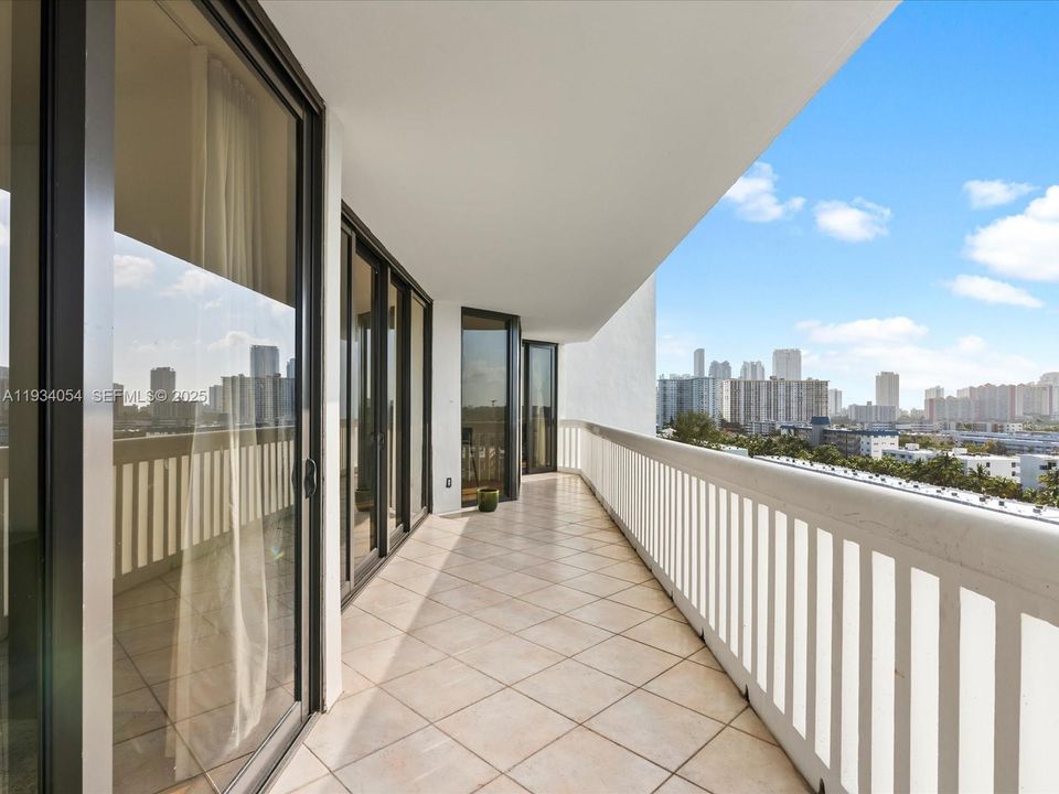 For Sale: $725,000 (2 beds, 2 baths, 1564 Square Feet)