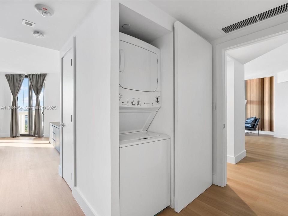 For Sale: $725,000 (2 beds, 2 baths, 1564 Square Feet)