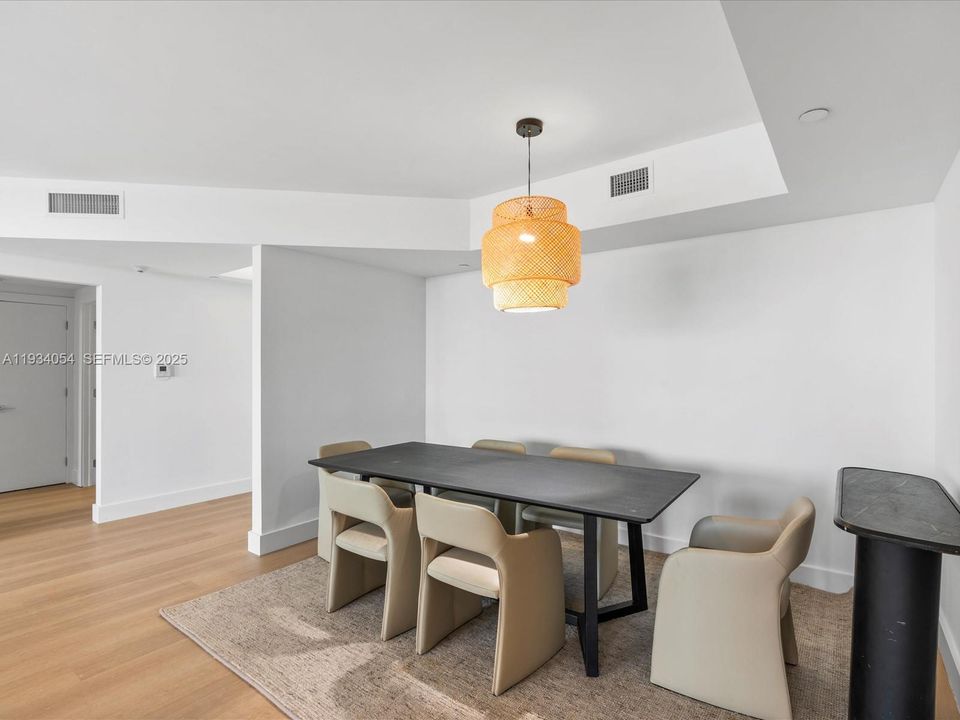 For Sale: $725,000 (2 beds, 2 baths, 1564 Square Feet)