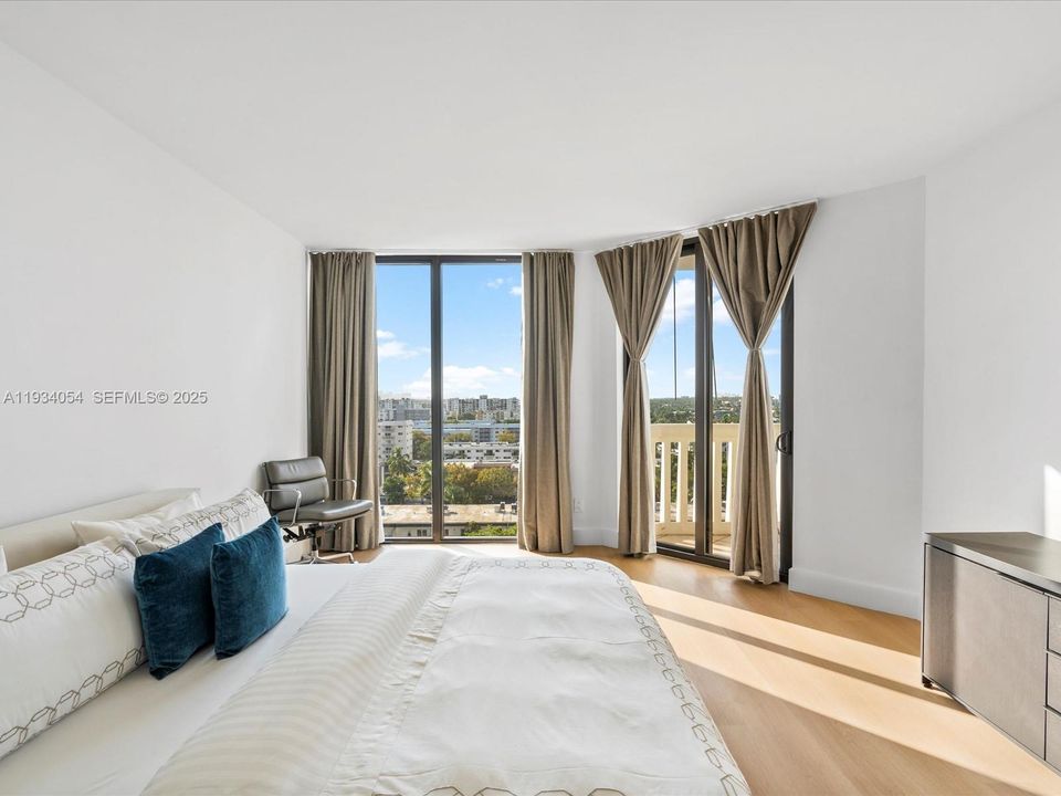 For Sale: $725,000 (2 beds, 2 baths, 1564 Square Feet)