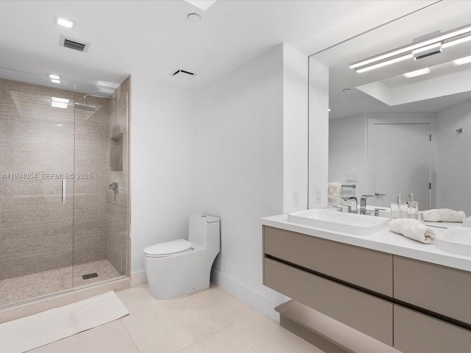 For Sale: $725,000 (2 beds, 2 baths, 1564 Square Feet)