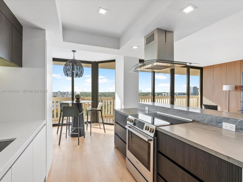 For Sale: $725,000 (2 beds, 2 baths, 1564 Square Feet)