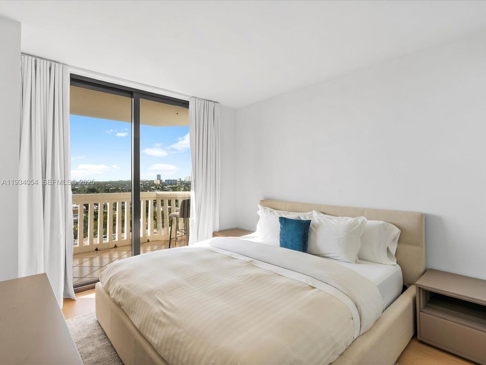 For Sale: $725,000 (2 beds, 2 baths, 1564 Square Feet)