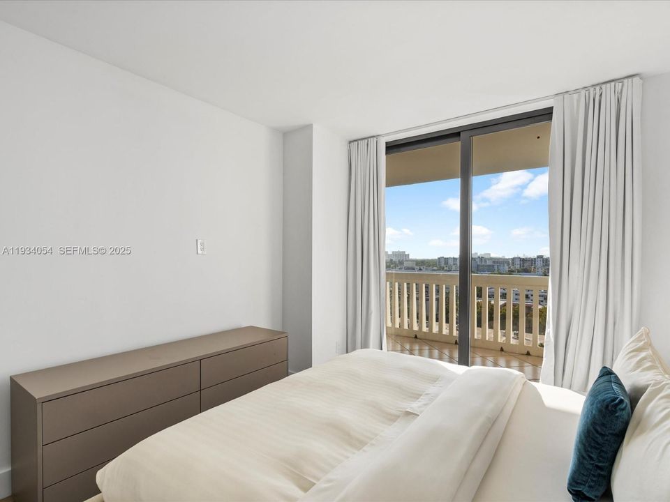 For Sale: $725,000 (2 beds, 2 baths, 1564 Square Feet)