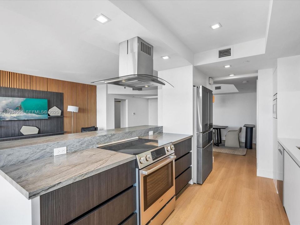 For Sale: $725,000 (2 beds, 2 baths, 1564 Square Feet)