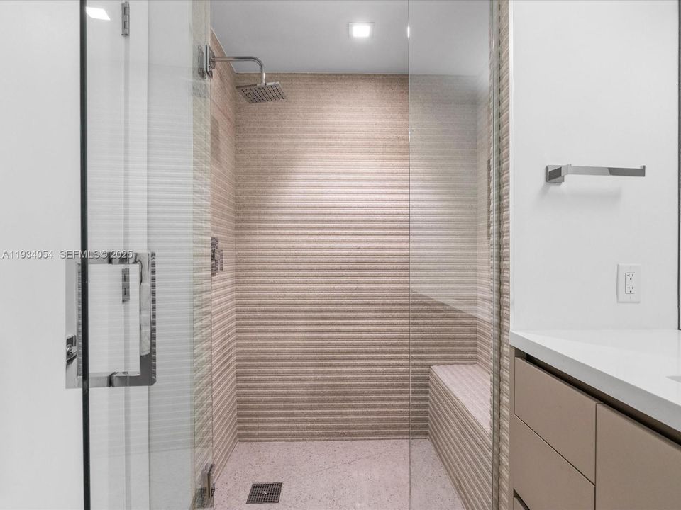 For Sale: $725,000 (2 beds, 2 baths, 1564 Square Feet)