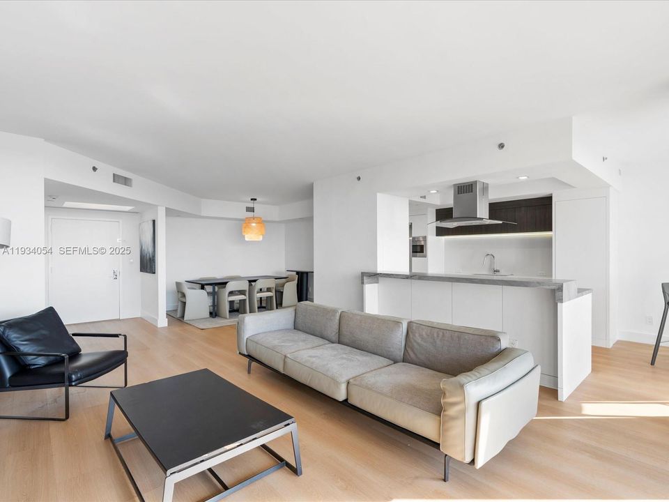 For Sale: $725,000 (2 beds, 2 baths, 1564 Square Feet)