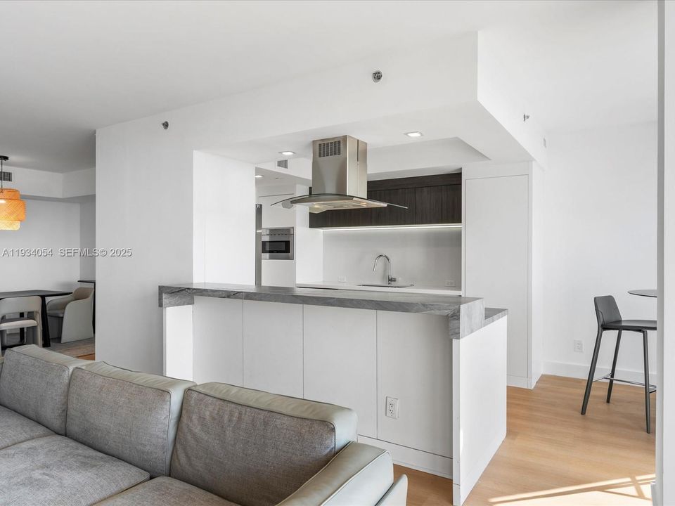 For Sale: $725,000 (2 beds, 2 baths, 1564 Square Feet)