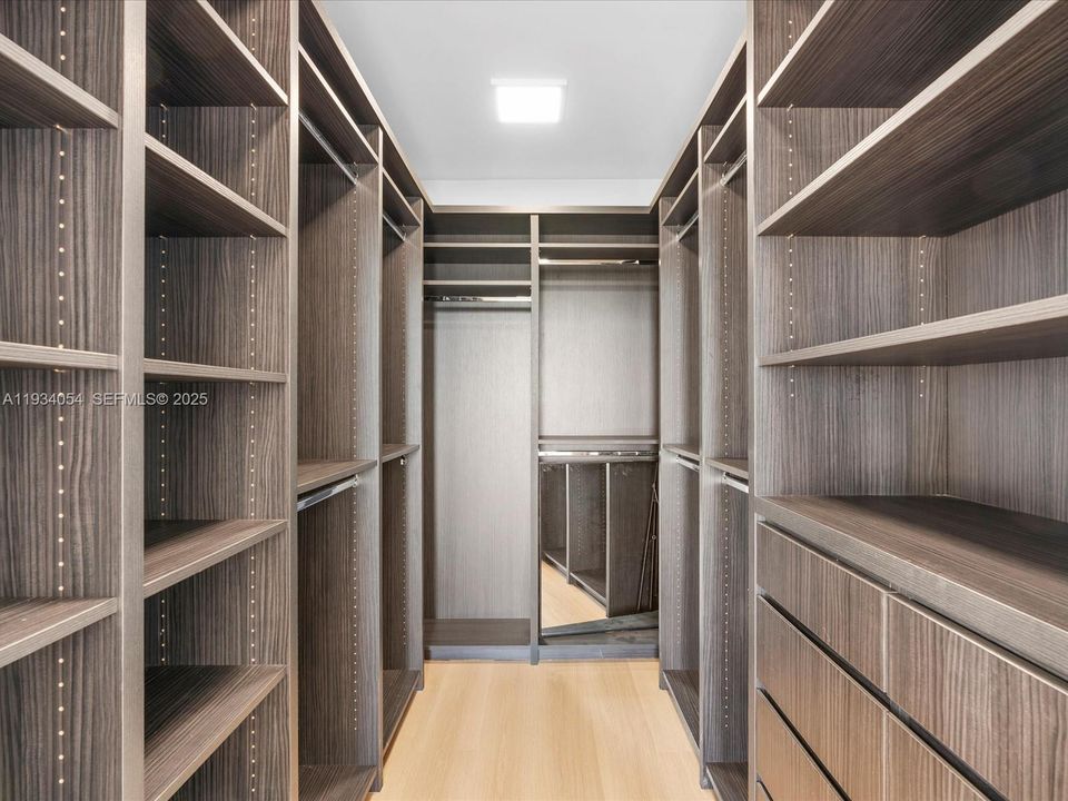 For Sale: $725,000 (2 beds, 2 baths, 1564 Square Feet)