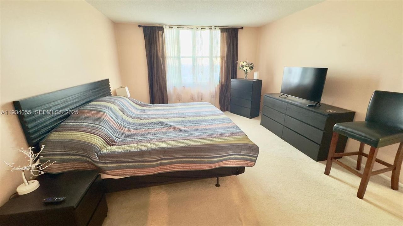 На продажу: $309,000 (2 спален, 2 ванн, 1237 Квадратных фут)