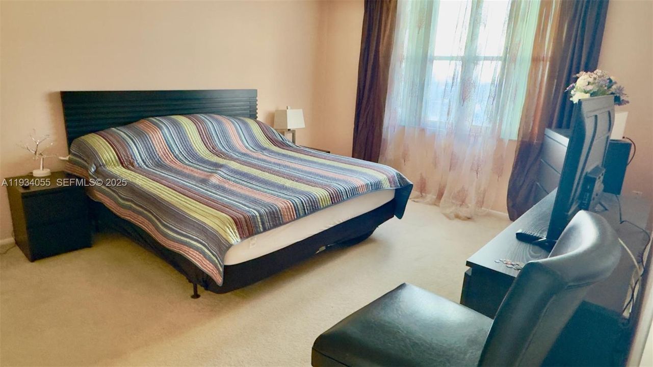 На продажу: $309,000 (2 спален, 2 ванн, 1237 Квадратных фут)