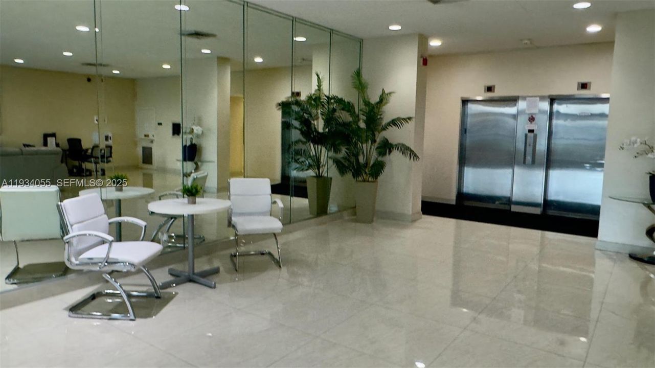 На продажу: $309,000 (2 спален, 2 ванн, 1237 Квадратных фут)