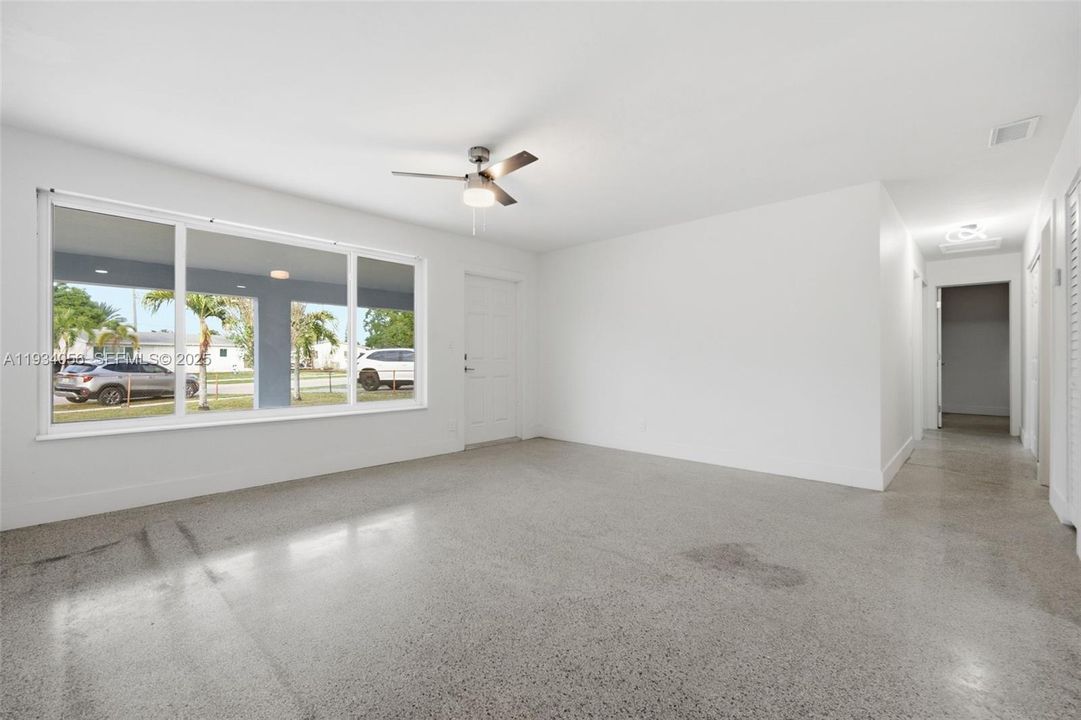 En Venta: $589,000 (3 camas, 2 baños, 1176 Pies cuadrados)