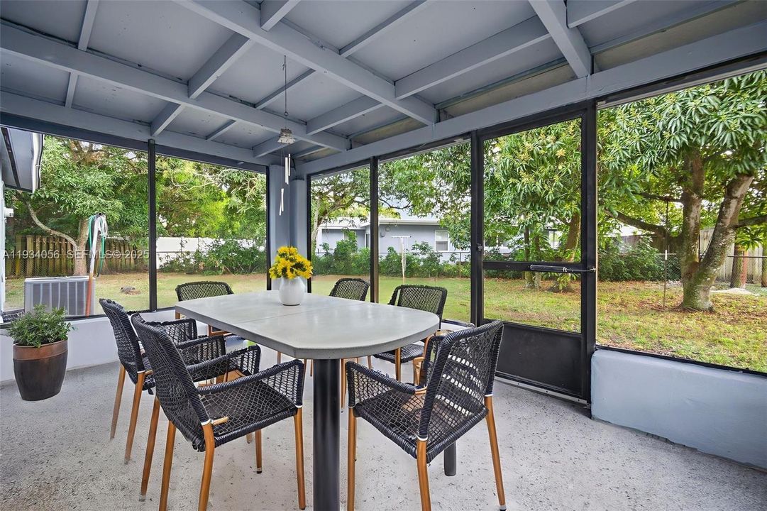 En Venta: $589,000 (3 camas, 2 baños, 1176 Pies cuadrados)