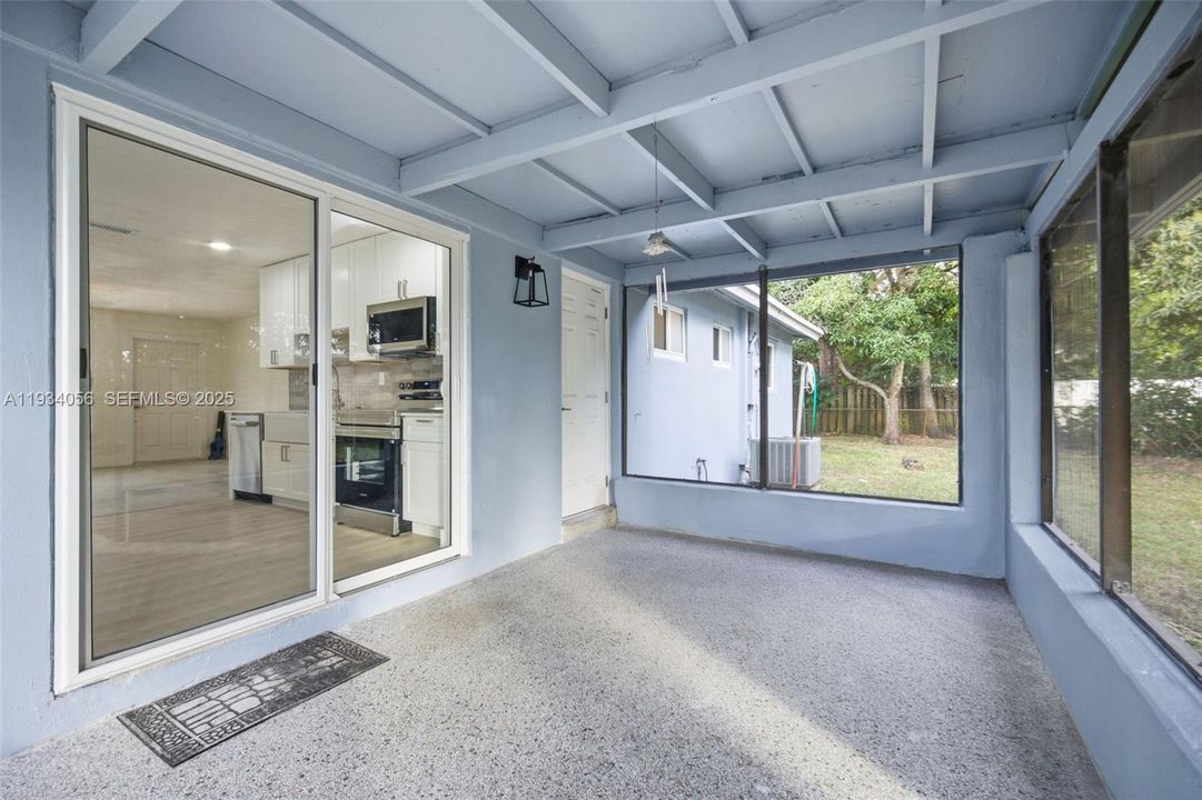 En Venta: $589,000 (3 camas, 2 baños, 1176 Pies cuadrados)