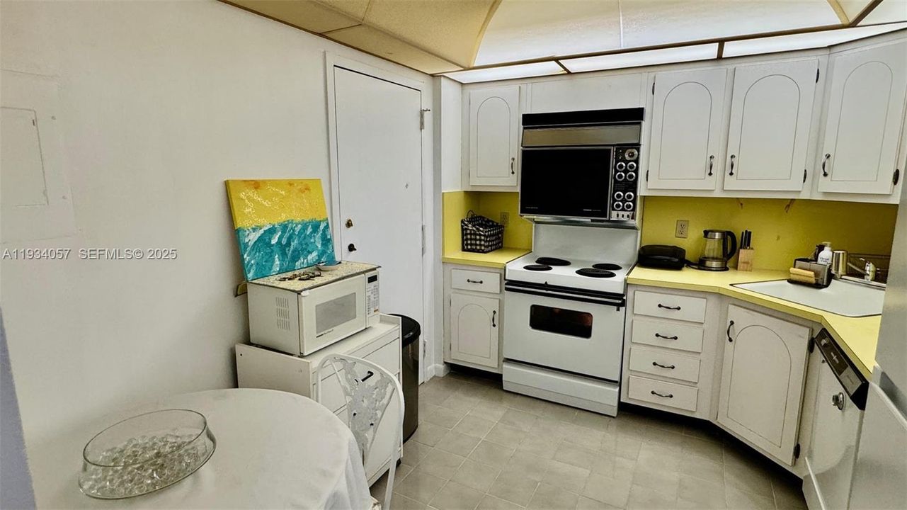 出租: $2,350 (1 贝兹, 2 浴室, 1300 平方英尺)