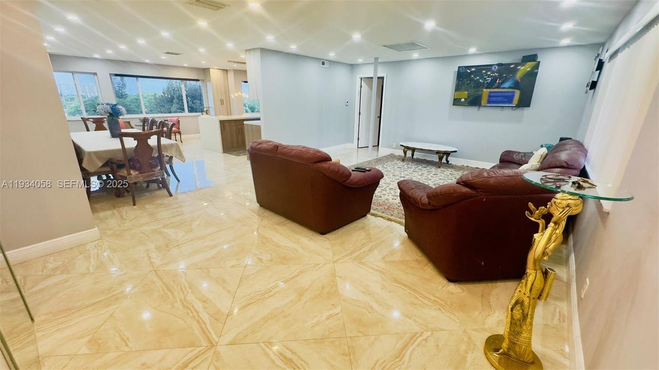 For Rent: $3,725 (2 beds, 2 baths, 1700 Square Feet)