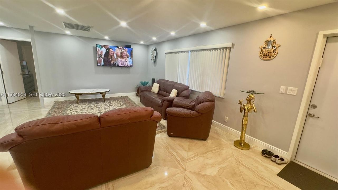 For Rent: $3,725 (2 beds, 2 baths, 1700 Square Feet)