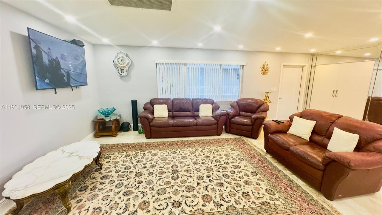 For Rent: $3,725 (2 beds, 2 baths, 1700 Square Feet)