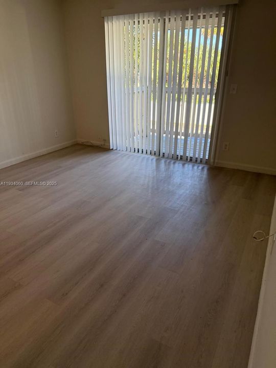 出租: $1,550 (1 贝兹, 1 浴室, 625 平方英尺)