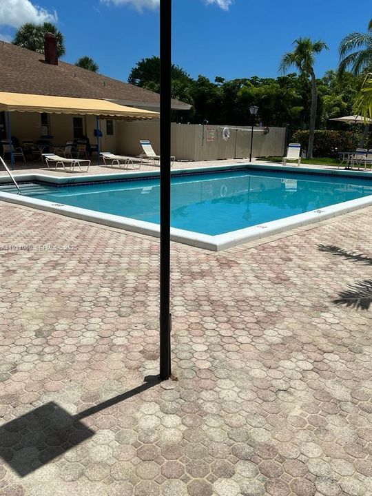 出租: $1,550 (1 贝兹, 1 浴室, 625 平方英尺)