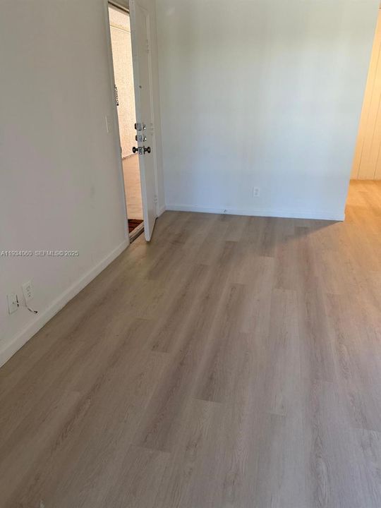 出租: $1,550 (1 贝兹, 1 浴室, 625 平方英尺)