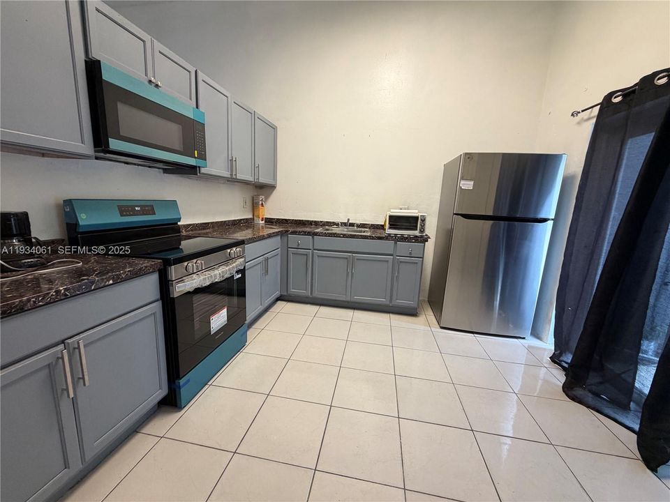 For Rent: $3,500 (4 beds, 2 baths, 1470 Square Feet)