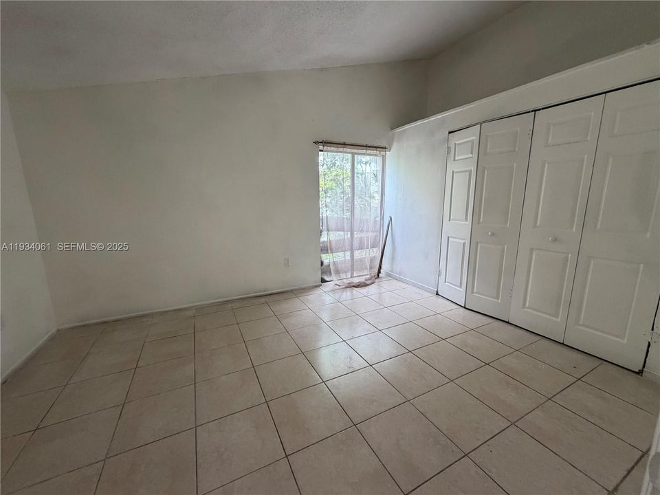 For Rent: $3,500 (4 beds, 2 baths, 1470 Square Feet)