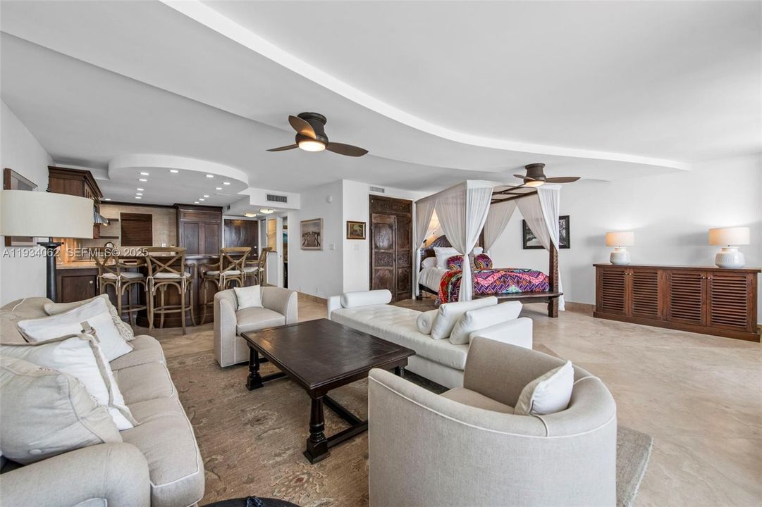 待售: $475,000 (1 贝兹, 1 浴室, 820 平方英尺)