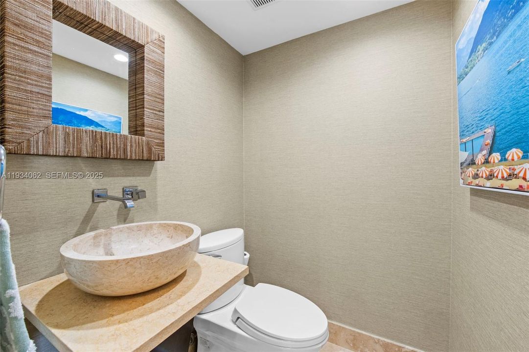 待售: $475,000 (1 贝兹, 1 浴室, 820 平方英尺)