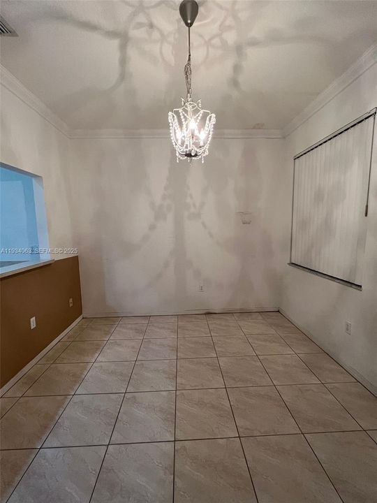 For Rent: $2,300 (3 beds, 2 baths, 1216 Square Feet)