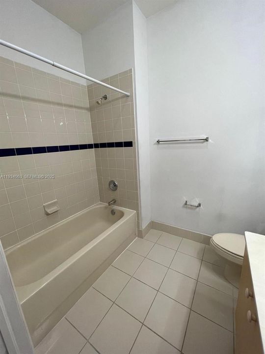 For Rent: $2,300 (3 beds, 2 baths, 1216 Square Feet)