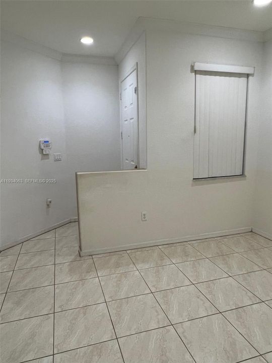 For Rent: $2,300 (3 beds, 2 baths, 1216 Square Feet)