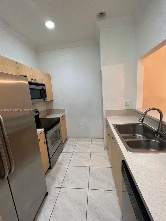 For Rent: $2,300 (3 beds, 2 baths, 1216 Square Feet)