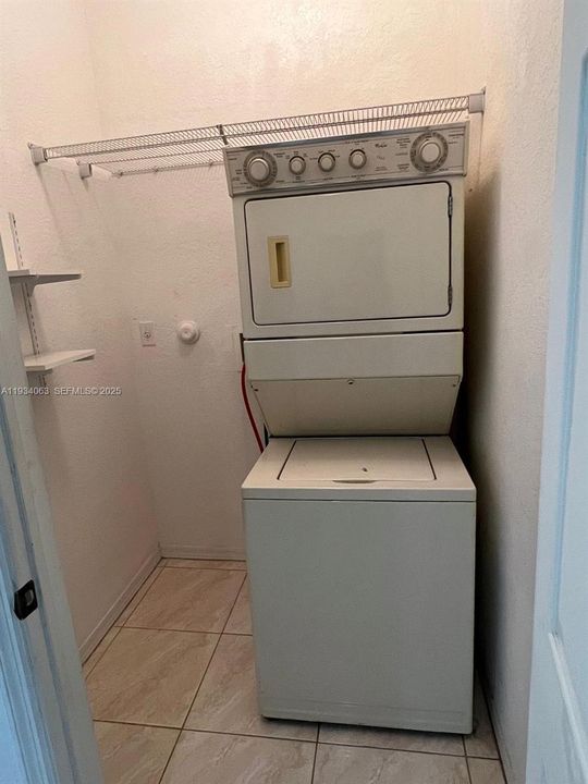 For Rent: $2,300 (3 beds, 2 baths, 1216 Square Feet)