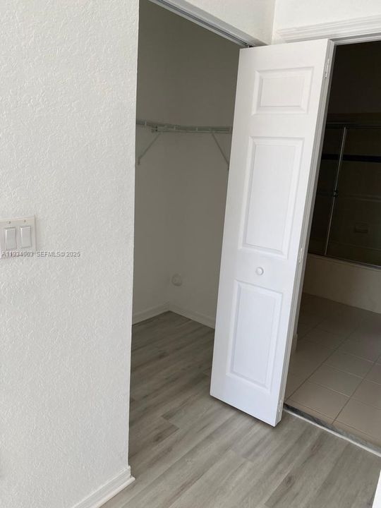 For Rent: $2,300 (3 beds, 2 baths, 1216 Square Feet)