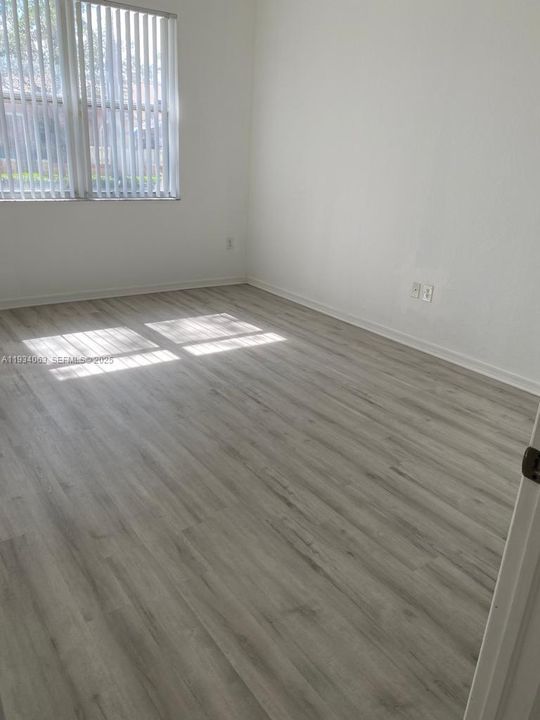 For Rent: $2,300 (3 beds, 2 baths, 1216 Square Feet)