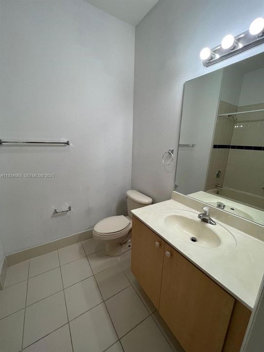 For Rent: $2,300 (3 beds, 2 baths, 1216 Square Feet)