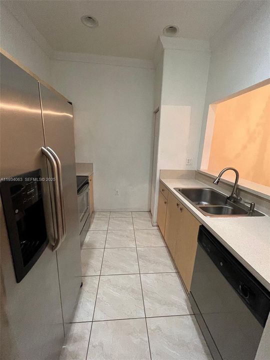 For Rent: $2,300 (3 beds, 2 baths, 1216 Square Feet)
