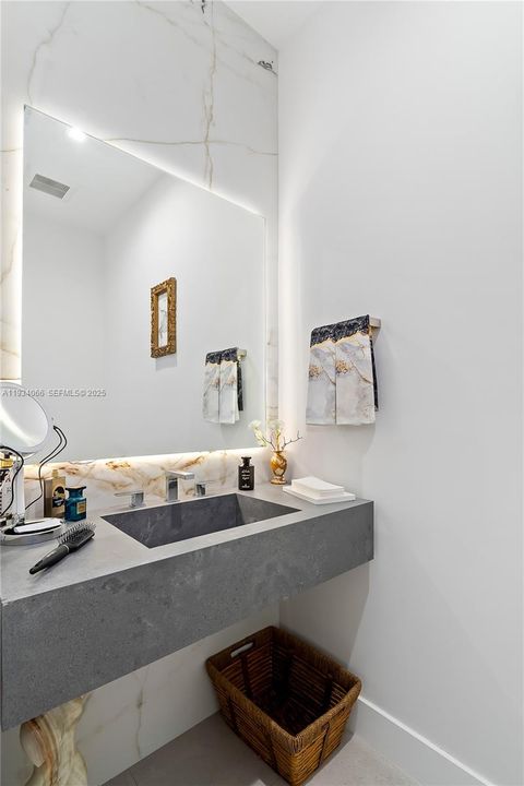 На продажу: $4,700,000 (5 спален, 5 ванн, 4253 Квадратных фут)