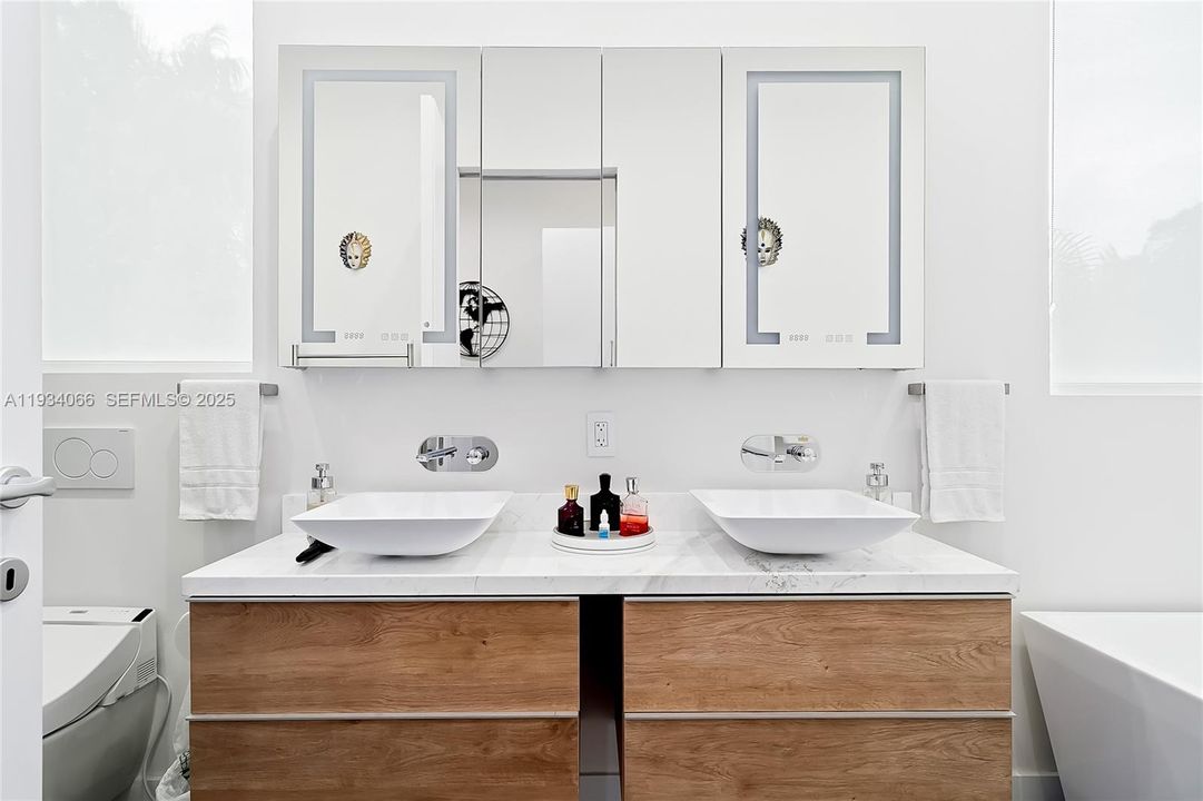 На продажу: $4,700,000 (5 спален, 5 ванн, 4253 Квадратных фут)