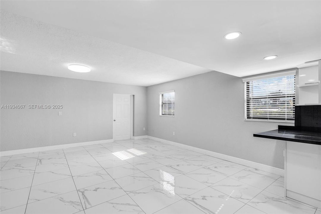 For Rent: $3,100 (4 beds, 2 baths, 1337 Square Feet)