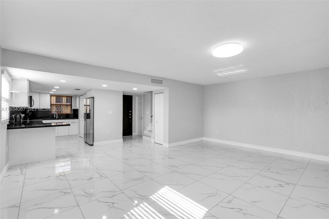 For Rent: $3,100 (4 beds, 2 baths, 1337 Square Feet)