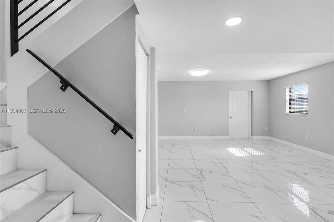 For Rent: $3,100 (4 beds, 2 baths, 1337 Square Feet)