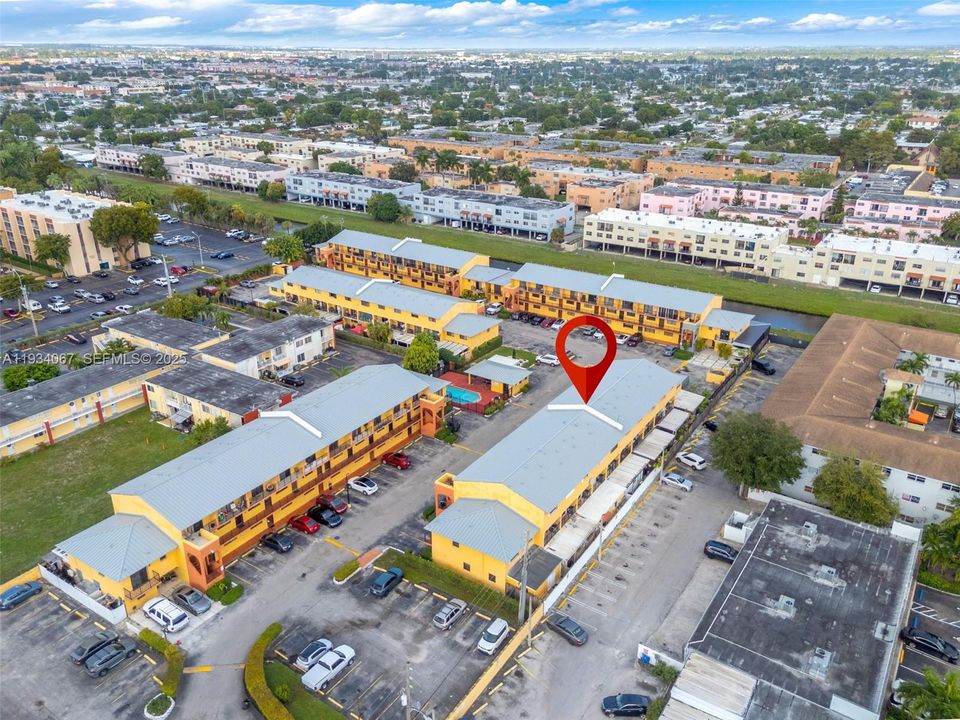 For Rent: $3,100 (4 beds, 2 baths, 1337 Square Feet)