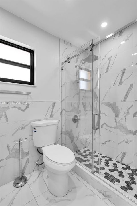 For Rent: $3,100 (4 beds, 2 baths, 1337 Square Feet)